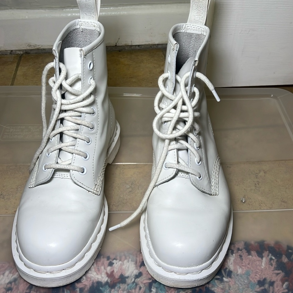 DOC MARTENS ALL WHITE